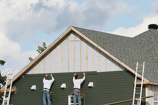 Professional Siding Replacement technician working in Linkwood, MD